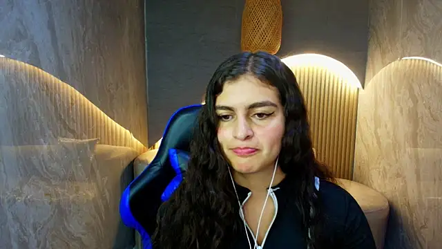 dany r  online show from November 11, 2025, 1:33 pm