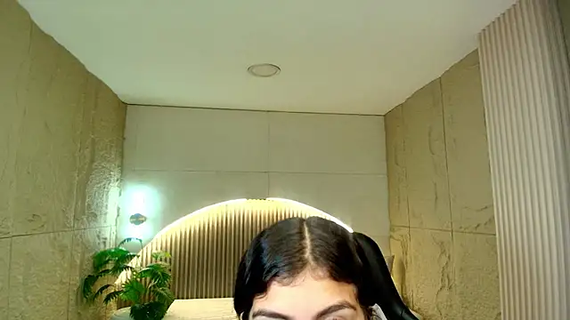 dany r  online show from March 18, 2026, 1:14 pm