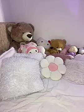 Mericute  online show from February 5, 2026, 2:05 am