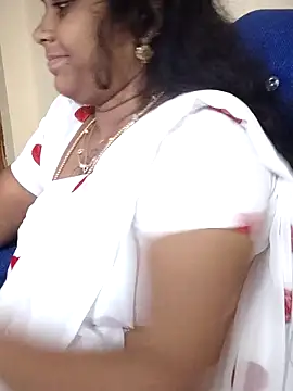 sweetqueen143 online show from November 22, 2025, 4:50 pm