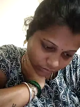 sweetqueen143 online show from November 23, 2025, 5:13 pm