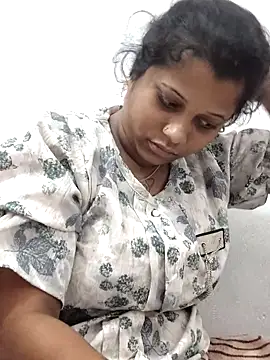 sweetqueen143 online show from February 22, 2026, 4:24 am