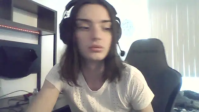 Snapshot of Luna_Samosienko chatting on October 1, 2025, 12:44 pm Luna Samosienko online show from October 1, 2025, 12:44 pm