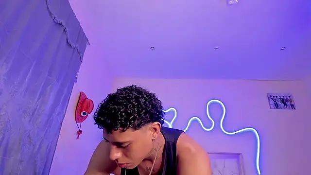 Glader31 online show from October 28, 2025, 9:17 pm