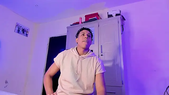 Glader31 online show from December 2, 2025, 9:43 pm