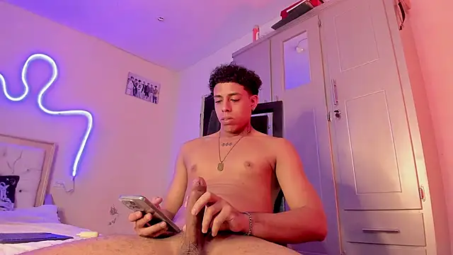 Glader31 online show from December 3, 2025, 10:19 pm