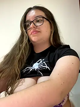 Aphrill online show from October 2, 2025, 11:45 pm