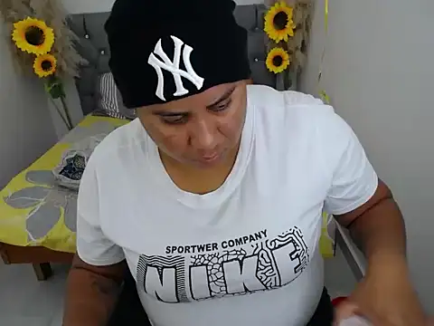 hotlesby valery online show from October 25, 2025, 12:13 pm