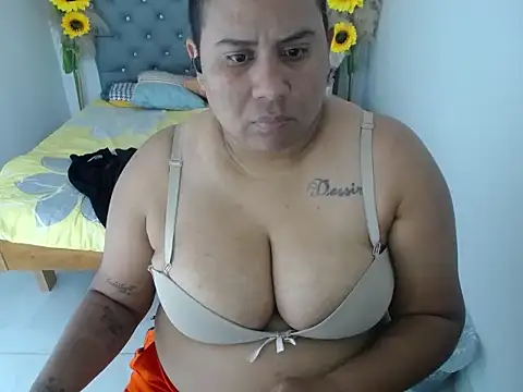 hotlesby valery online show from February 20, 2026, 8:42 pm