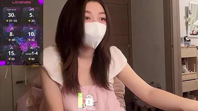 Snapshot of fioralba chatting on January 13, 2026, 6:24 pm fioralba online show from January 13, 2026, 6:24 pm