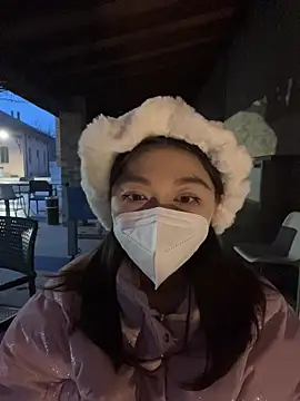 Snapshot of fioralba chatting on January 17, 2026, 4:22 pm fioralba online show from January 17, 2026, 4:22 pm