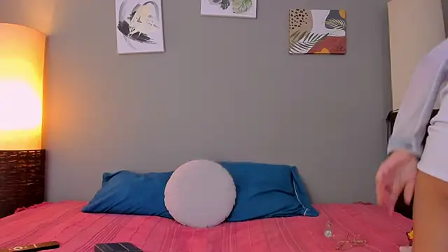 Rouse Monroe online show from October 7, 2025, 4:42 am