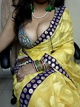 Snapshot of Hey_Jully chatting on October 29, 2025, 5:20 am Hey Jully online show from October 29, 2025, 5:20 am