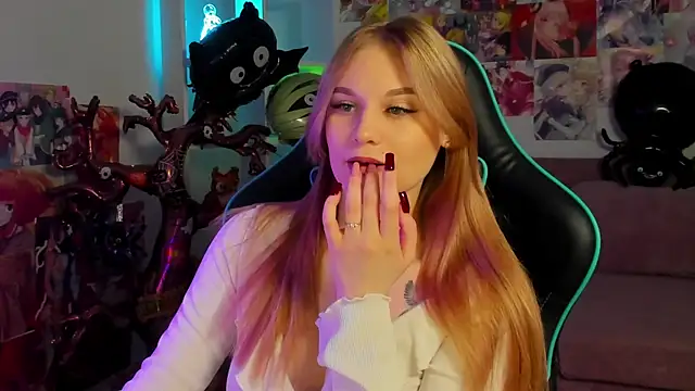 Snapshot of AriaWell chatting on October 27, 2025, 6:01 pm AriaWell online show from October 27, 2025, 6:01 pm