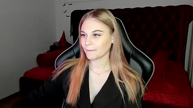 Snapshot of AriaWell chatting on November 5, 2025, 5:35 pm AriaWell online show from November 5, 2025, 5:35 pm