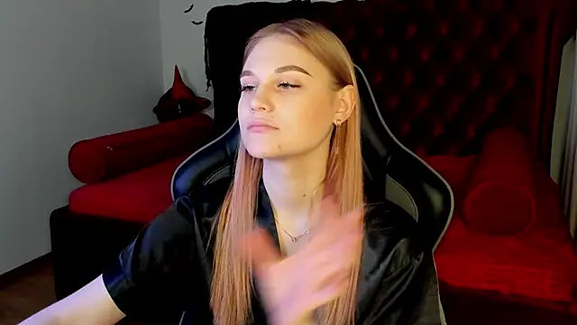 Snapshot of AriaWell chatting on November 10, 2025, 5:23 pm AriaWell online show from November 10, 2025, 5:23 pm