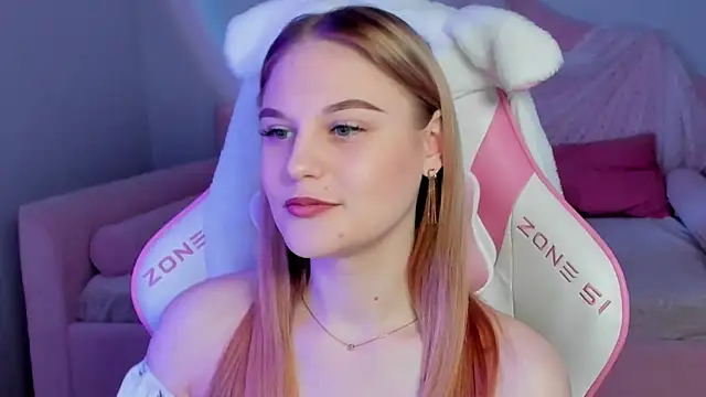 Snapshot of AriaWell chatting on November 25, 2025, 5:46 pm AriaWell online show from November 25, 2025, 5:46 pm