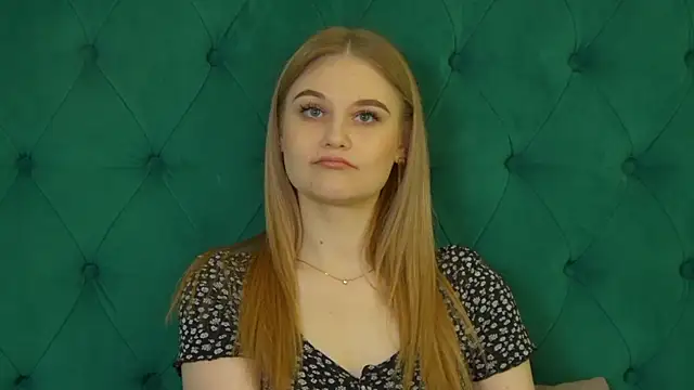 Snapshot of AriaWell chatting on December 1, 2025, 5:18 pm AriaWell online show from December 1, 2025, 5:18 pm