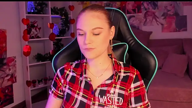 Snapshot of AriaWell chatting on December 14, 2025, 9:25 am AriaWell online show from December 14, 2025, 9:25 am