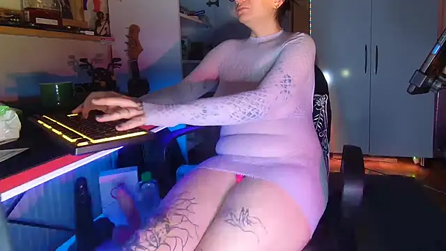 Snapshot of creameerryy21 chatting on November 24, 2025, 10:31 pm creameerryy21 online show from November 24, 2025, 10:31 pm