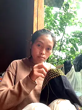 Snapshot of Halyy_xx chatting on September 27, 2025, 2:27 am Halyy xx online show from September 27, 2025, 2:27 am