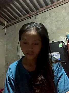 Snapshot of Halyy_xx chatting on September 30, 2025, 10:37 pm Halyy xx online show from September 30, 2025, 10:37 pm