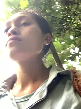 Snapshot of Halyy_xx chatting on October 15, 2025, 7:52 am Halyy xx online show from October 15, 2025, 7:52 am