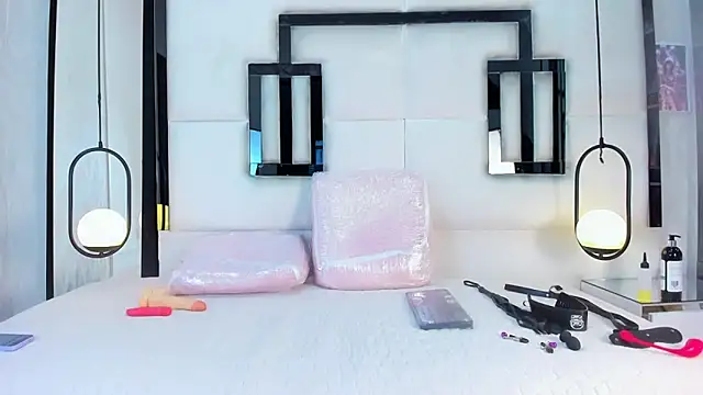 SerenaWild1 online show from October 31, 2025, 4:24 am