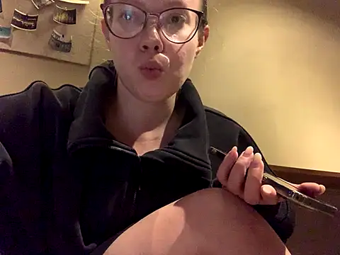 Stacyqq online show from October 16, 2025, 1:34 pm