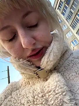 RonnieKiss online show from October 17, 2025, 4:04 am