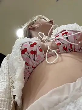 RonnieKiss online show from November 16, 2025, 2:50 am