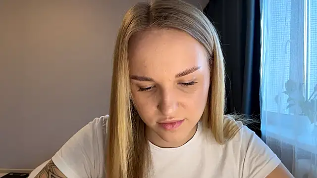 TanekaBoitel online show from November 18, 2025, 11:36 am