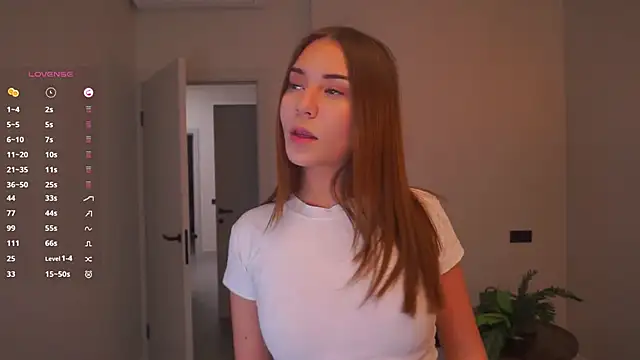 Snapshot of AdrianaCoenen chatting on November 4, 2025, 6:18 pm AdrianaCoenen online show from November 4, 2025, 6:18 pm