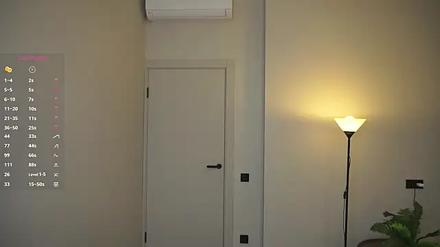 Snapshot of AdrianaCoenen chatting on November 17, 2025, 5:30 pm AdrianaCoenen online show from November 17, 2025, 5:30 pm