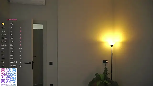 Snapshot of AdrianaCoenen chatting on November 24, 2025, 6:29 pm AdrianaCoenen online show from November 24, 2025, 6:29 pm