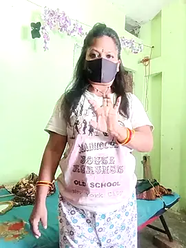Snapshot of Mona_darling21 chatting on May 19, 2026, 6:31 am Mona darling21 online show from May 19, 2026, 6:31 am