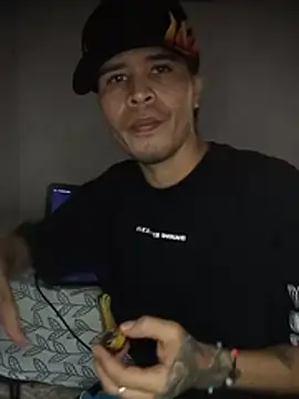 Snapshot of curvahot chatting on December 14, 2025, 8:24 pm curvahot online show from December 14, 2025, 8:24 pm