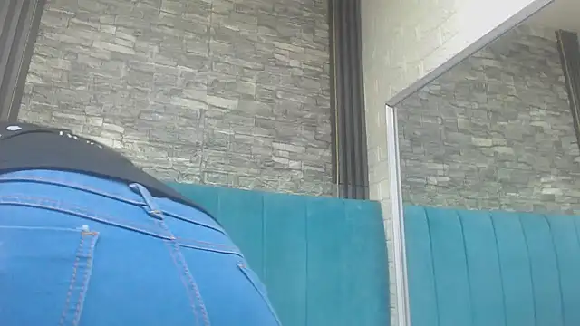 Snapshot of Lil_Rose2006 chatting on December 4, 2025, 1:09 pm Lil Rose2006 online show from December 4, 2025, 1:09 pm