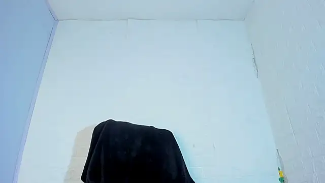 Snapshot of Marian_Cristal chatting on December 19, 2025, 1:56 am Marian Cristal online show from December 19, 2025, 1:56 am