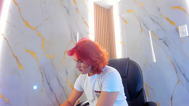 Snapshot of Marian_Cristal chatting on February 8, 2026, 4:05 am Marian Cristal online show from February 8, 2026, 4:05 am