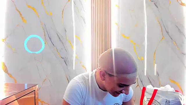 Snapshot of Marian_Cristal chatting on February 9, 2026, 3:21 am Marian Cristal online show from February 9, 2026, 3:21 am