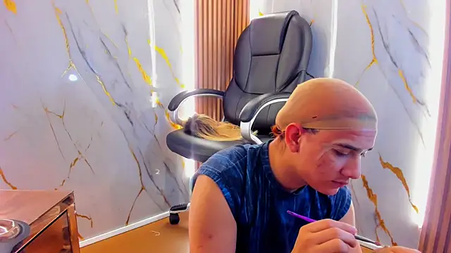 Snapshot of Marian_Cristal chatting on February 10, 2026, 3:54 am Marian Cristal online show from February 10, 2026, 3:54 am