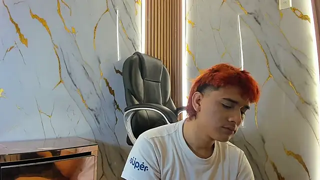 Snapshot of Marian_Cristal chatting on February 17, 2026, 3:36 am Marian Cristal online show from February 17, 2026, 3:36 am