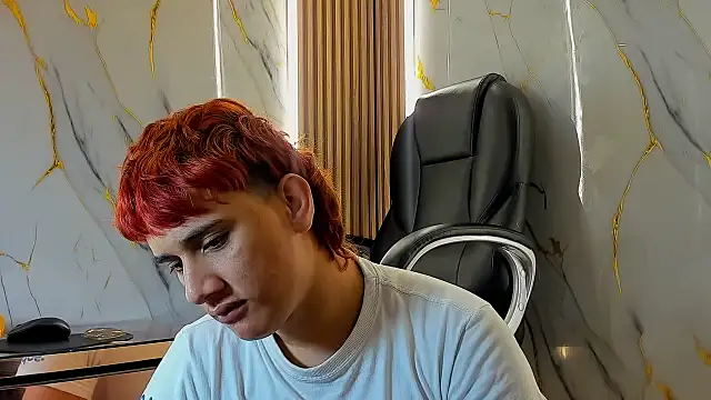 Snapshot of Marian_Cristal chatting on February 18, 2026, 1:45 am Marian Cristal online show from February 18, 2026, 1:45 am