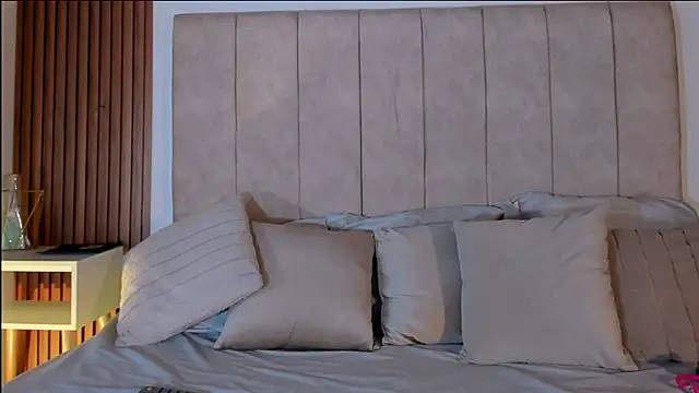 Lauraa saenz11 online show from November 4, 2025, 6:18 pm