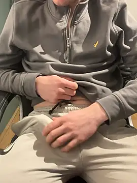 Snapshot of Lazzzo12 chatting on January 9, 2026, 9:16 pm Lazzzo12 online show from January 9, 2026, 9:16 pm