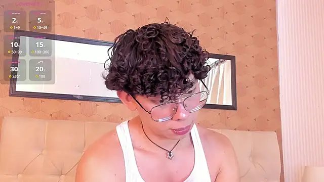 Snapshot of liam_twiink chatting on May 1, 2026, 7:18 pm liam twiink online show from May 1, 2026, 7:18 pm