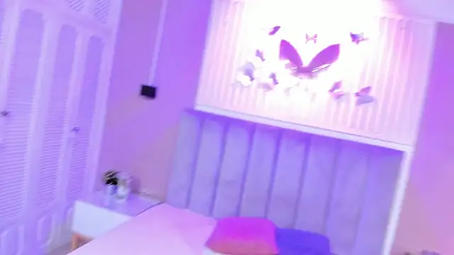 isa vel online show from October 31, 2025, 7:48 pm