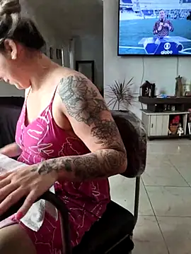 Snapshot of Barbie_13 chatting on October 26, 2025, 6:25 pm Barbie 13 online show from October 26, 2025, 6:25 pm