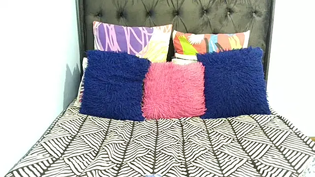 Snapshot of Dandelion_enigman chatting on November 5, 2025, 11:27 pm Dandelion enigman online show from November 5, 2025, 11:27 pm